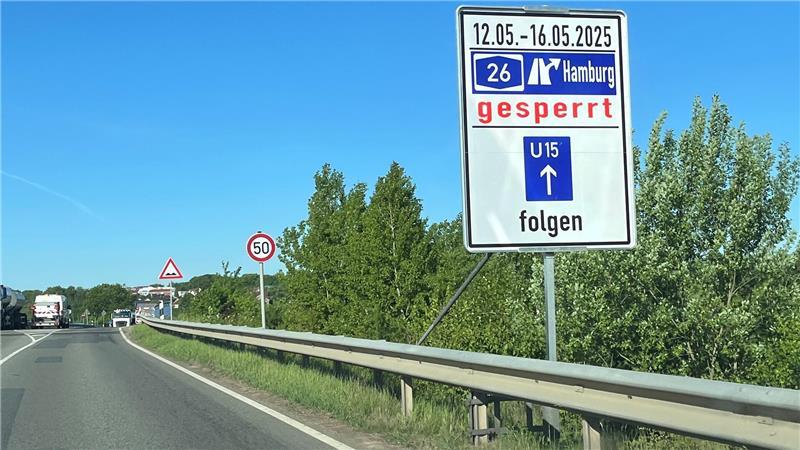 Sanierungsarbeiten sorgen derzeit auf der Autobahn 26 für Verkehrsbehinderungen.