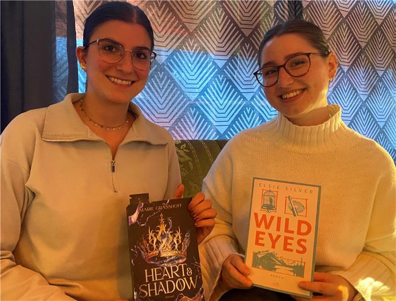 Sanja Parsa-Koch und Pauline Machlitt sind begeistert von der gemütlichen Atmosphäre.