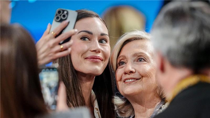 Sanna Marin und Hillary Clinton