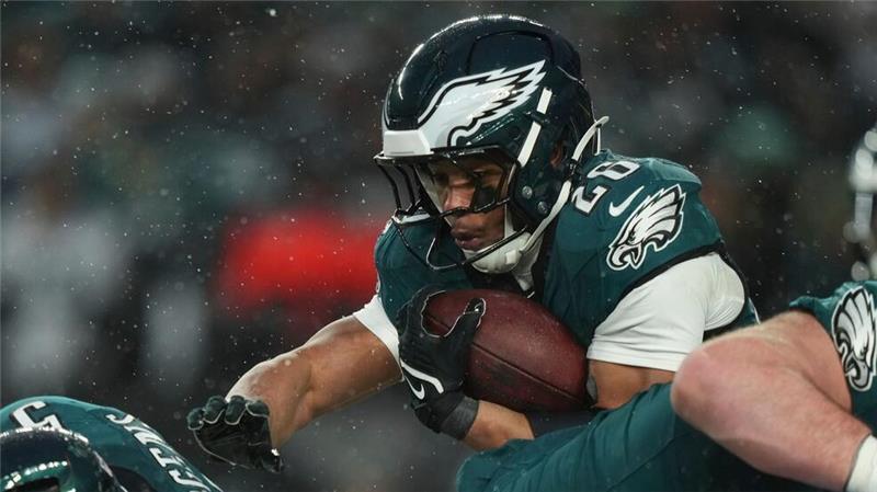 Sieg im Schnee: Eagles Gegner der Commanders in NFL-Playoffs Saquon Barkley hatte zwei Touchdowns.