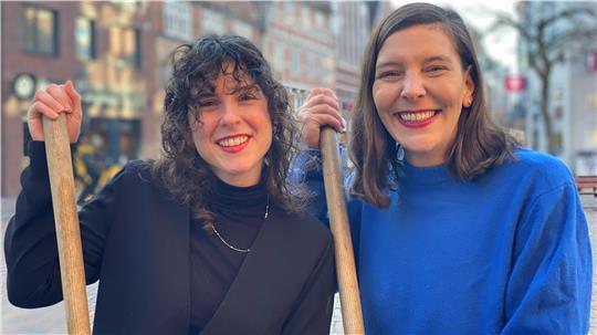 Sarah Drath und Anja Dietmann haben die Buxtehuder Kunstpreis-Jury mit einer humorvollen Idee überzeugt.