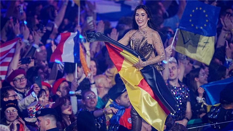 Sarah Engels aus Deutschland kommt  im Finale des 70. Eurovision Song Contest (ESC) in der Wiener Stadthalle auf die Bühne.
