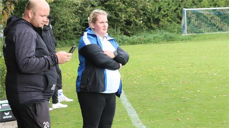 „Ich habe Bock, die Jungs zu trainieren“ - Sarah Meyer lebt Fußball Sarah Meyer coacht den MTV Hammah II.