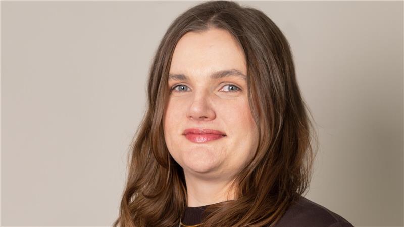 Sarah Schröder präsentiert Arbeiten aus traditioneller Druckkunst.