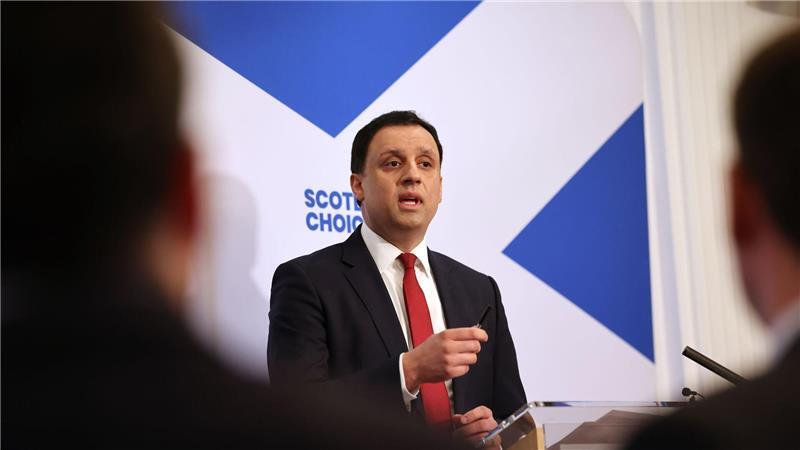 Stürzt Großbritanniens Premier über den Epstein-Skandal? Sarwar forderte Starmer zum Rücktritt auf.