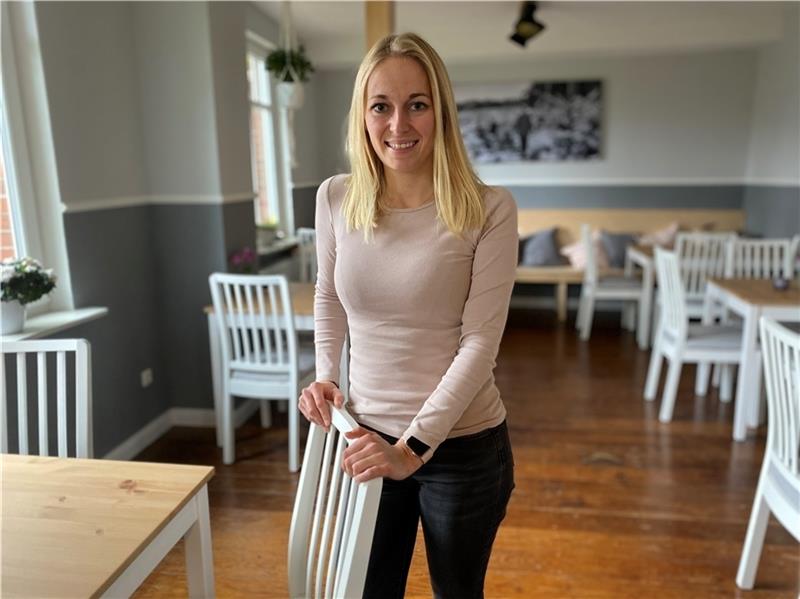Saskia Blümel im neuen Café. Kaum war es eröffnet, musste es wegen Corona wieder geschlossen werden.