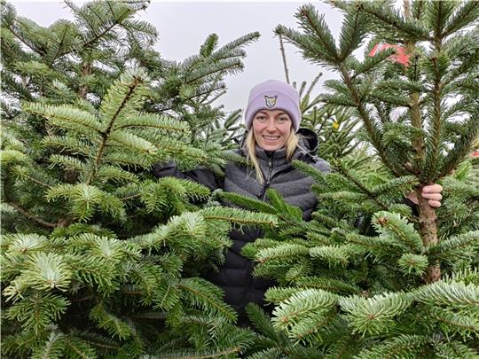 Saskia Blümel ist Geschäftsführerin des Weihnachtsbaum-Anbieters Blümel in Moisburg. Er ist mit zwei weiteren Höfen in Werder an der Havel und in Thüringen sowie 150 Verkaufsstellen einer der größten Direktvermarkter in Deutschland. Foto: B