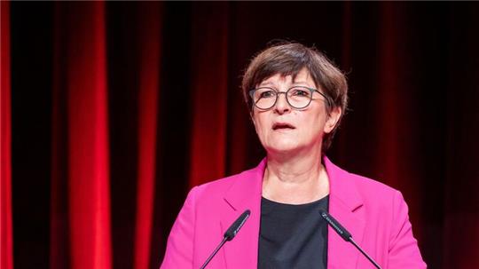 Saskia Esken, Bundesvorsitzende der SPD, spricht beim Bundeskongress der Jungsozialisten (Jusos).