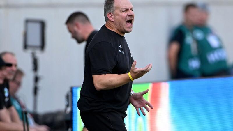 Zorniger entschuldigt sich für Ausbruch gegen Torwart Sauer nach dem 1:1: Fürths Trainer Zorniger zählte seinen Torwart an.