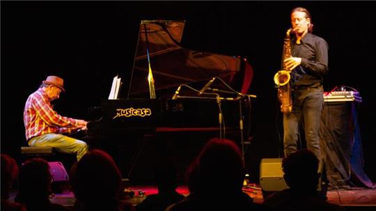 Saxofonist Norbert Fimpel (rechts) und Pianist Daniel Roth.