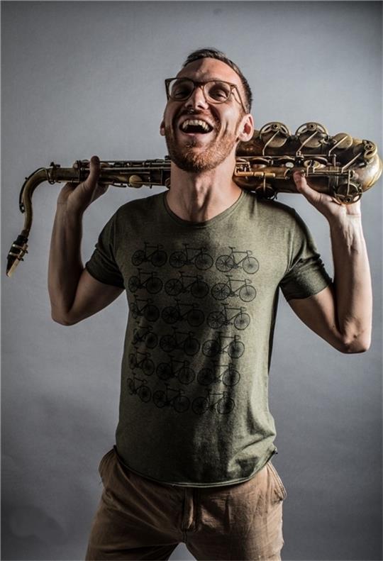 Saxofonist Timo Vollbrecht gibt dem Jazz mit Fly magic eine ganz eigene Stimme. Foto: Desmond White
