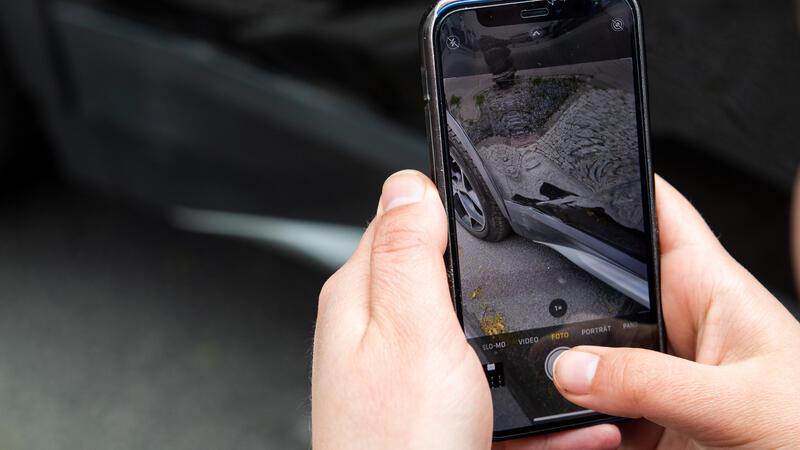 Schaden am Auto? Die Kfz-Versicherung kann errechnen, ob es sich lohnt, die Police zu nutzen oder die Kosten selbst zu tragen.