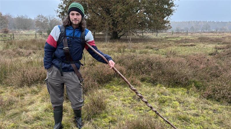 Schäfer Heiner Hehmsoth hütete täglich sieben bis acht Stunden seine Herde in der Barger Heide.