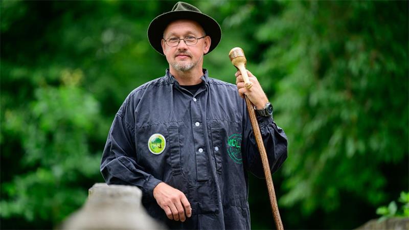 Schäfer Wendelin Schmücker bei der Heidschnuckenauktion.