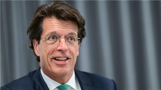 Schaeffler-Vorstandschef Klaus Rosenfeld will sein Unternehmen breiter aufstellen und Geschäftsfelder in der Raumfahrttechnik erschließen. (Archivbild) 