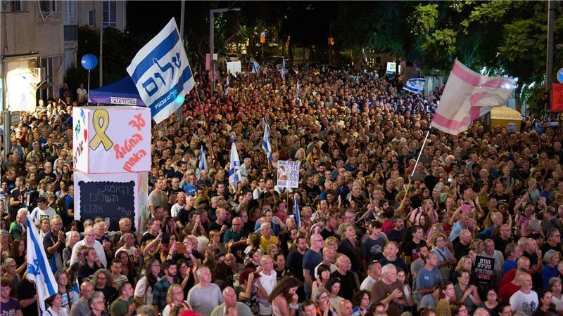 Ermordung Rabins 1995: Zehntausende gedenken in Tel Aviv Schätzungen zufolge beteiligten sich etwa 150.000 Menschen an der Gedenkveranstaltung für den 1995 ermordeten damaligen israelischen Regierungschef Izchak Rabin.