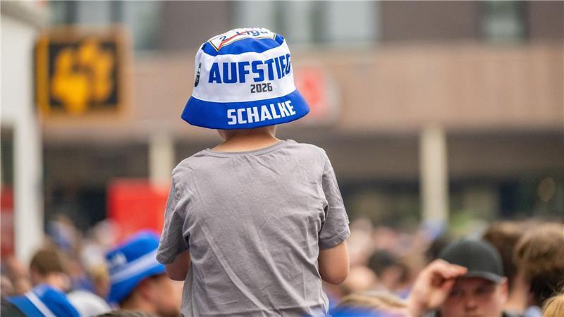 Schalke 04 ist nach drei Jahren zurück in der Fußball-Bundesliga.