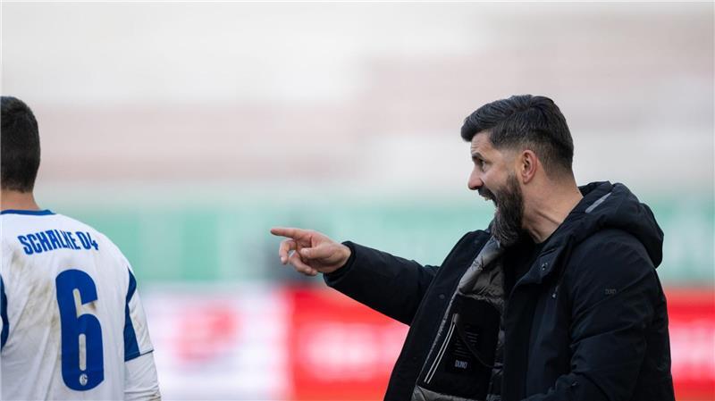 Schalke-Trainer Muslic hat gesehen, woran seine Mannschaft noch arbeiten muss.