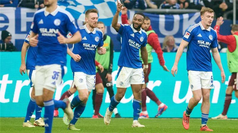 Schalker Befreiungsschlag sorgt vorerst für Ruhe Schalke kann erstmals seit Ende September wieder über einen Sieg jubeln