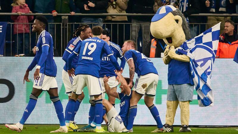 St. Pauli chancenlos auf Schalke - Zweite Saisonniederlage Schalke setzte sich zuhause gegen Spitzenreiter St. Pauli durch.