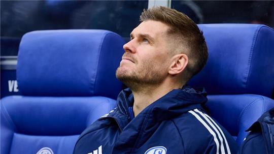 Schalkes Simon Terodde sagt, dass sich nun alle Spieler selbst hinterfragen müssen.