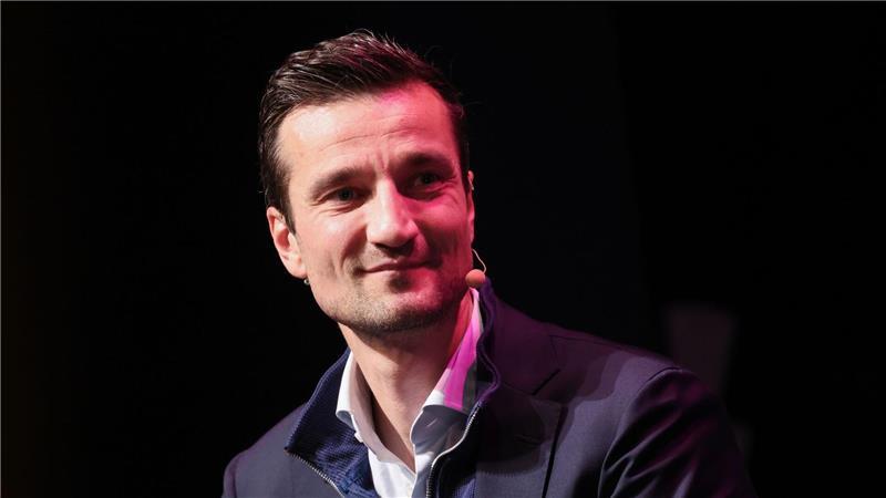 Schalkes Vorstandsboss Matthias Tillmann ist von Frank Baumann überzeugt.