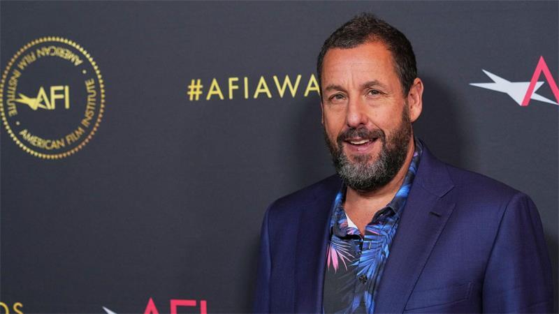 Outfit, Trauzeugen, Gäste: So lief die Swift-Hochzeit ab Schauspieler Adam Sandler führte durch die Zeremonie. (Archivbild)
