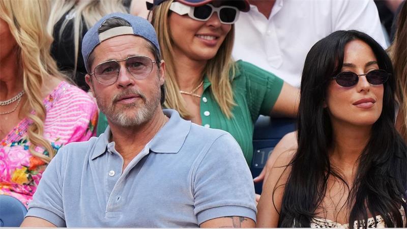 Showgrößen begeistert: Rybakina triumphiert bei US Open Schauspieler Brad Pitt verfolgte das Finale auf der Tribüne.