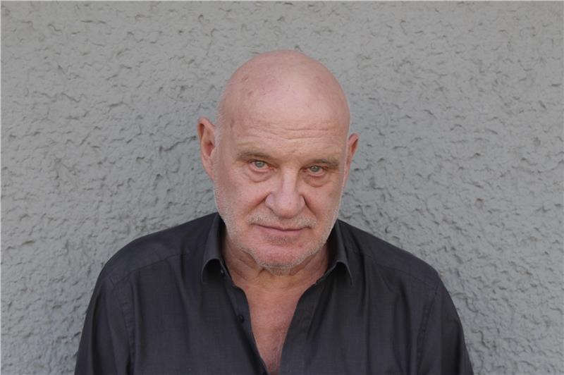Christian Redl: „Du bist ein bisschen dumm, aber sieh zu, dass es keiner merkt“ Schauspieler Christian Redl: „Mit meinem Beruf bin ich viel besser klargekommen als mit meinem Leben.“ Foto: Westend