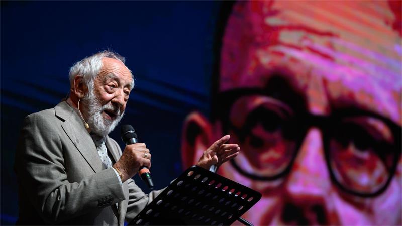 Wirbel um Hallervorden-Auftritt bei CDU-Kandidat Schulze Schauspieler Dieter Hallervorden unterstützt die CDU in Sachsen-Anhalt, kritisiert sie aber auch.