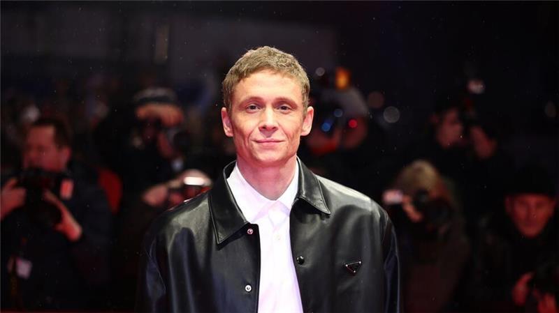Schauspieler Matthias Schweighöfer im Blitzlicht.