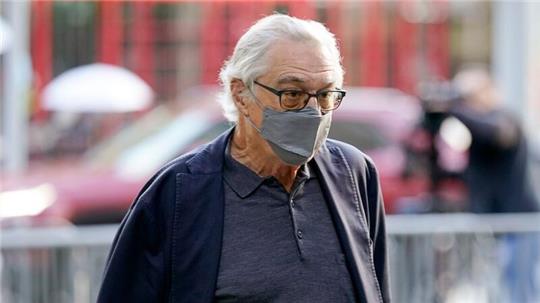 Schauspieler Robert De Niro kommt am Gericht in New York an.