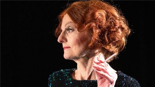 Schauspielerin Christa Krings ist mit einem Marlene-Dietrich-Programm zu Gast.