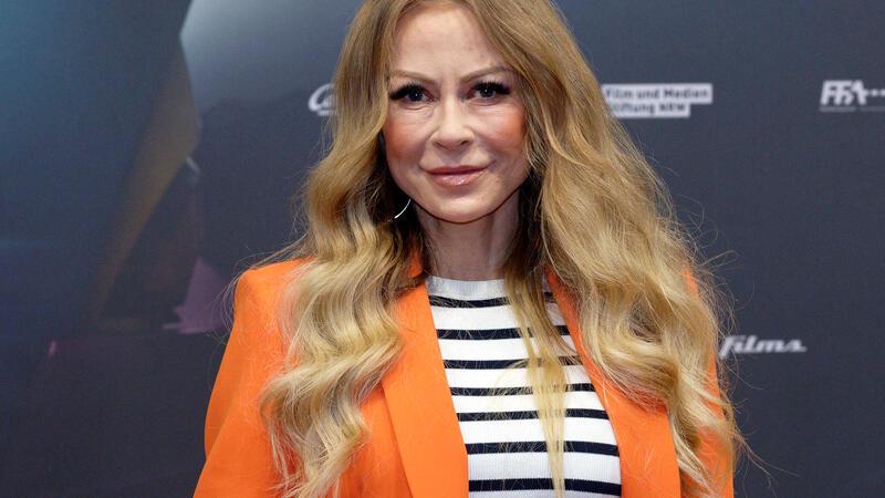 Jenny Elvers mit Alkohol-Rückfall – 1,77 Promille am Steuer Schauspielerin Jenny Elvers hat erneut ihren Führerschein verloren.