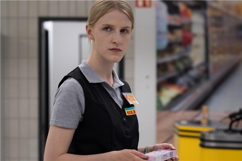 Schauspielerin Klara Lange als Pina in der Amazon-Serie „Die Discounter“. Foto: Sawhney