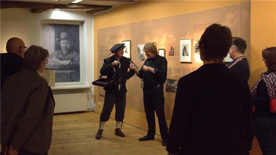 Schauspielführung durch die Rembrandt-Ausstellung.