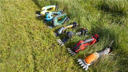 Scheren für Sträucher und Rasen: Sieben Geräte haben „selbst.de“ und Tüv Rheinland getestet. 