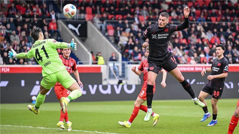 Schick gemacht: Der Leverkusener Stürmer trifft in dieser Szene per Kopf zum 2:0.