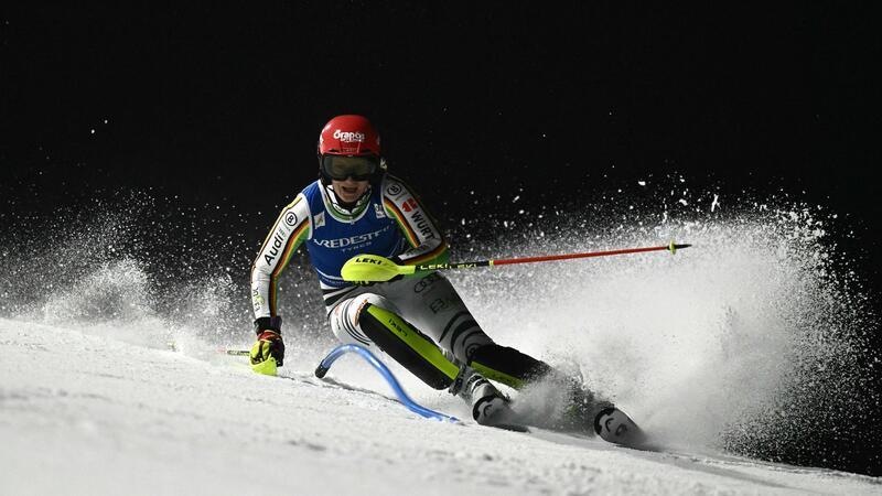 Debakel für Dürr und Co. in Courchevel Schied beim Nachtevent in Courchevel im ersten Durchgang aus: Lena Dürr.