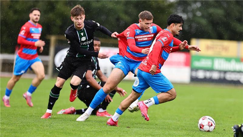 Reife Leistung: D/A lässt Hannover 96 II beim 4:0 keine Chance Schiedsrichter Leon Röpke agierte großzügig. Klammern und Trikotzupfen ließ er meist durchgehen.