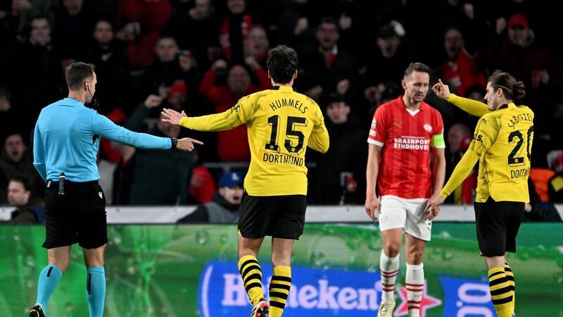 Remis in Eindhoven - Hummels hadert mit dem Schiedsrichter Schiedsrichter Srdjan Jovanovic zeigte nach einer Hummels-Grätsche gegen Malik Tillmann auf den Punkt.