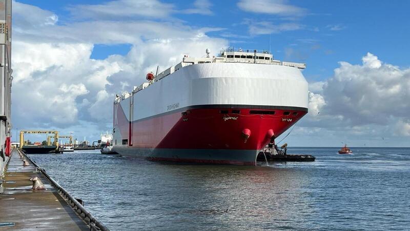 Von Cuxhaven in die USA: Neuer Liniendienst gestartet Schiffe wie die „Orion Highway“ werden künftig viermal im Monat den Cuxhavener Hafen anlaufen und jeweils bis zu 1.200 Fahrzeuge für den deutschen Markt liefern.