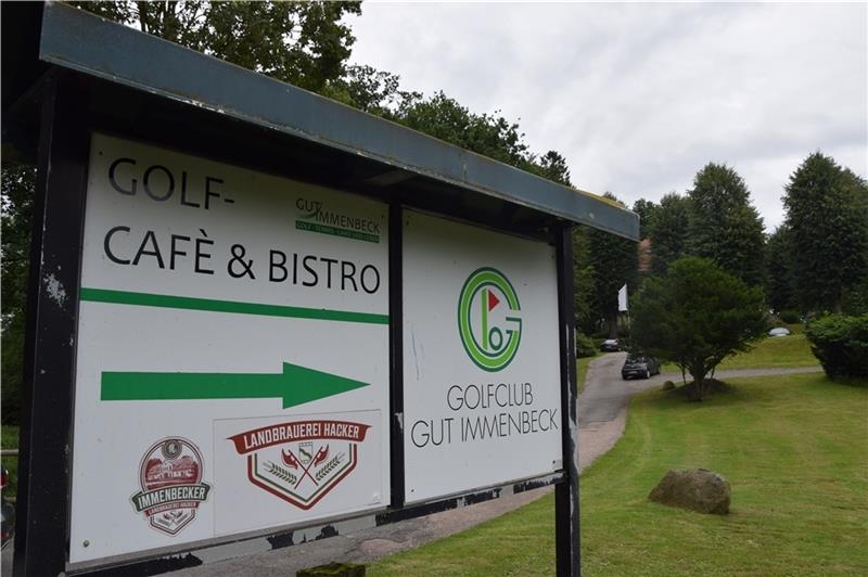 Schild an der Einfahrt zum Golfclub Gut Immenbeck. Foto: Sulzyc