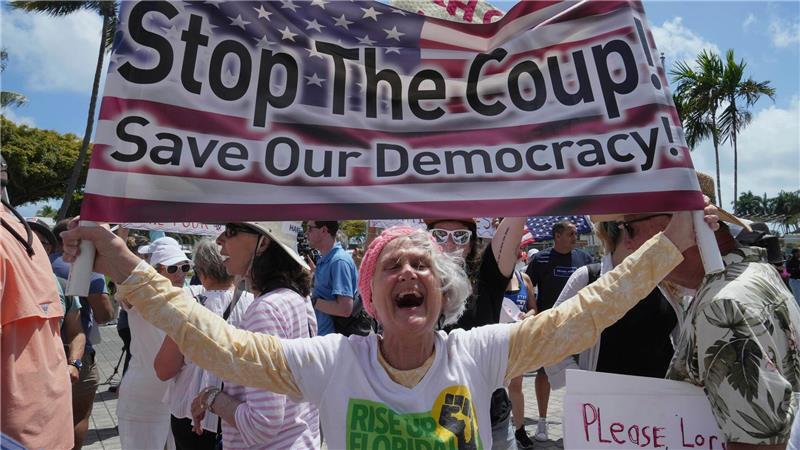 Schilder, Slogans, Widerstand: Proteste gegen Trump 