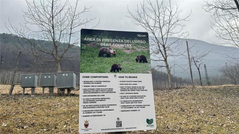 Schilder warnen im Trentino vor Bären. (Archivfoto)