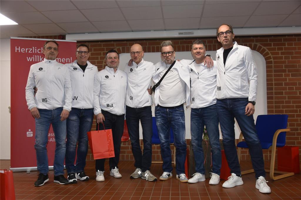 Schlagen erfolgreich den kleinen Ball: Die Tennisspieler vom TC Lühe. 