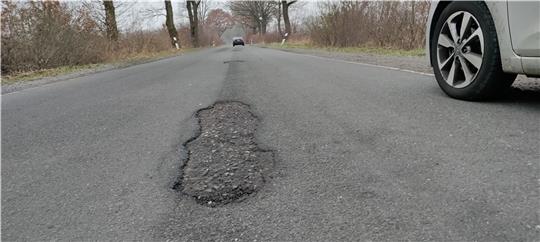 Schlaglöcher entstehen immer wieder am Hagener Weg. Foto: Lohmann