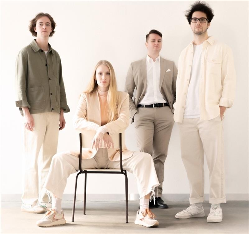 Frischetheke mit Schlagzeugerin Lisa Wilhelm Schlagzeug-Talent und Komponistin Lisa Wilhelm ist mit ihrem Quartett zu Gast in der Seminarturnhalle.