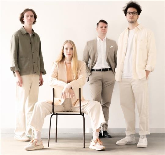 Schlagzeug-Talent und Komponistin Lisa Wilhelm ist mit ihrem Quartett zu Gast in der Seminarturnhalle.