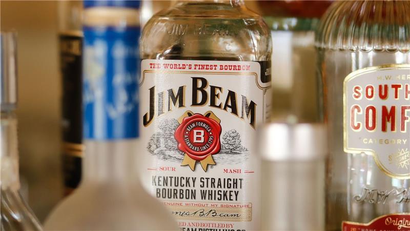 EU verschiebt Vergeltung für neue US-Zölle Schlecht für Spirituosen-Liebhaber: US-amerikanischer Whiskey könnte wegen EU-Zöllen teurer werden. (Archivbild)